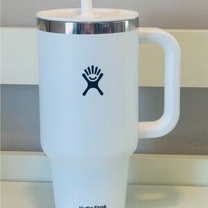 Hydro Flask 40 ounce tumbler with handle in White